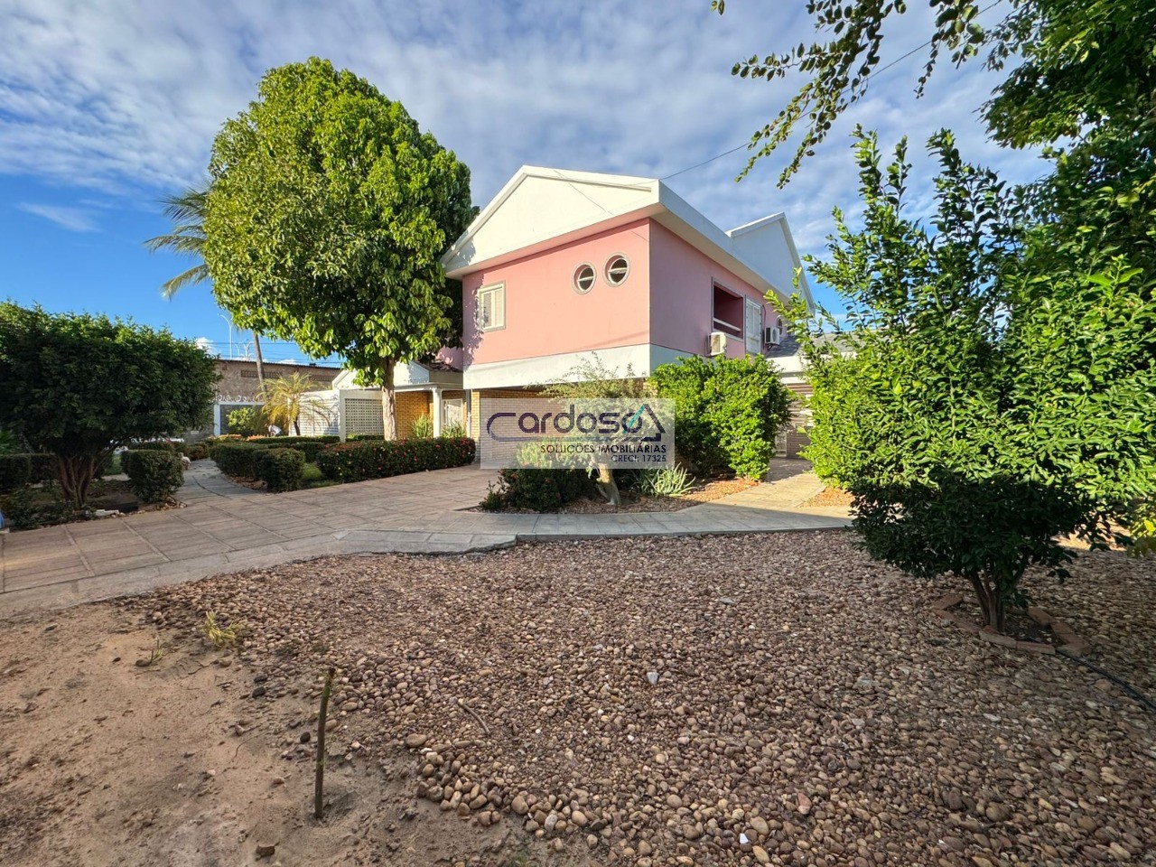 Casa para alugar com 4 quartos, 1600m² - Foto 7