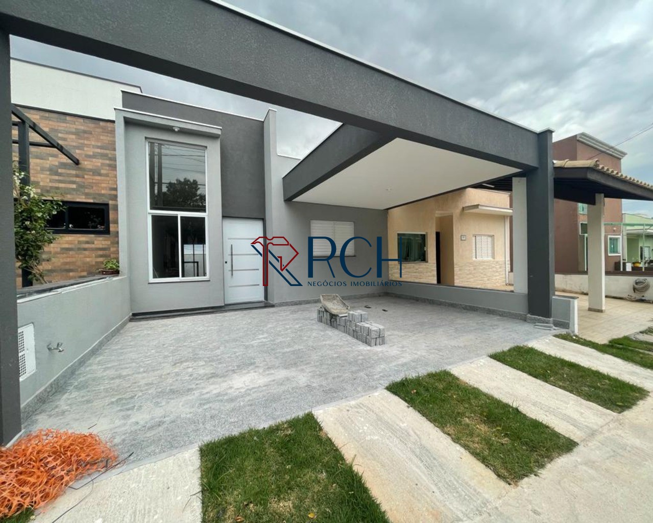 Casa à venda com 3 quartos, 106m² - Foto 1