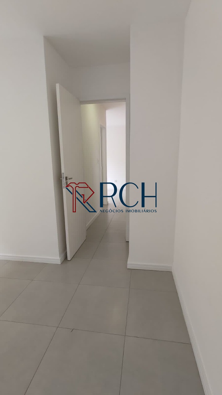 Apartamento com 2 Quartos e 1 banheiro à Venda, 52 m² por R$ 225.000