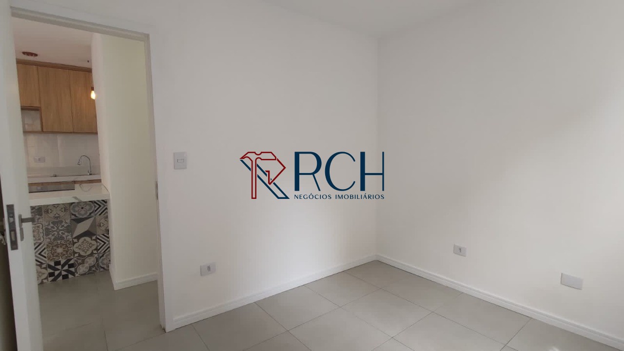 Apartamento com 2 Quartos e 1 banheiro à Venda, 52 m² por R$ 225.000