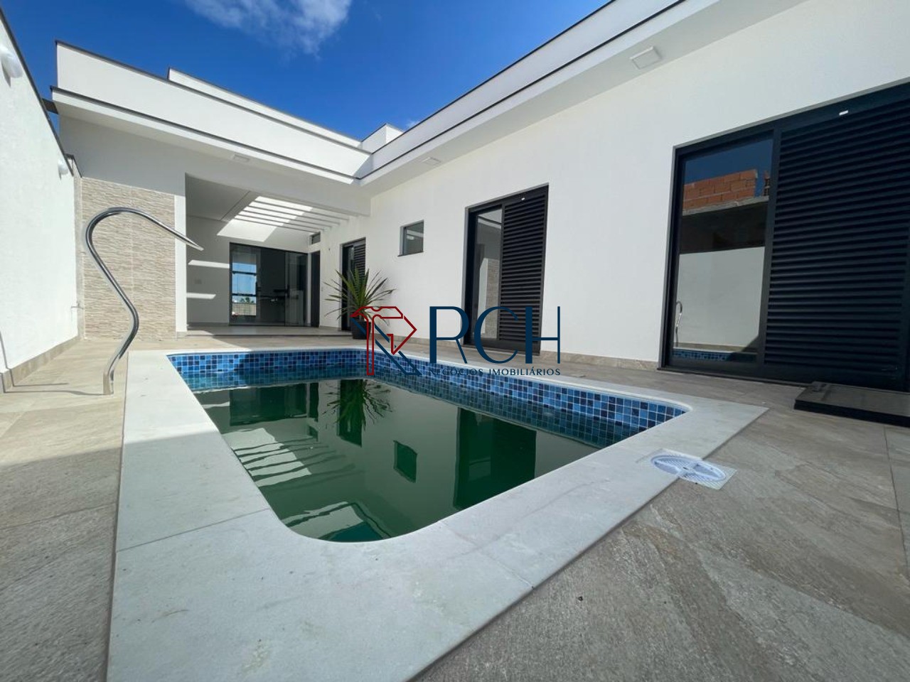 Casa com 3 dormitórios à venda com Piscina - Condomínio Le France - Sorocaba-SP