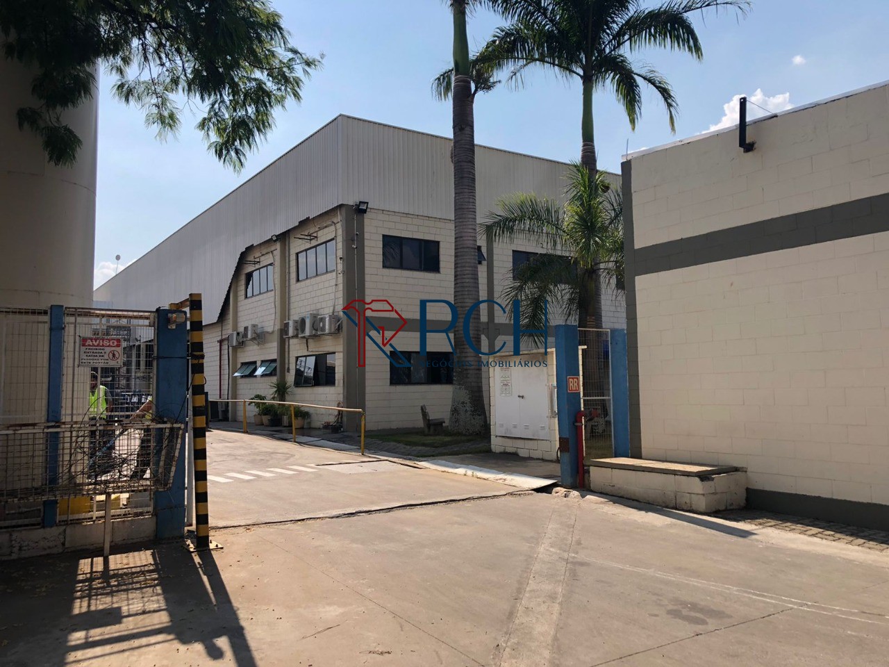 Galpão/depósito/armazém para alugar, 2700 m² por R$ 52.000/m - foto 9
