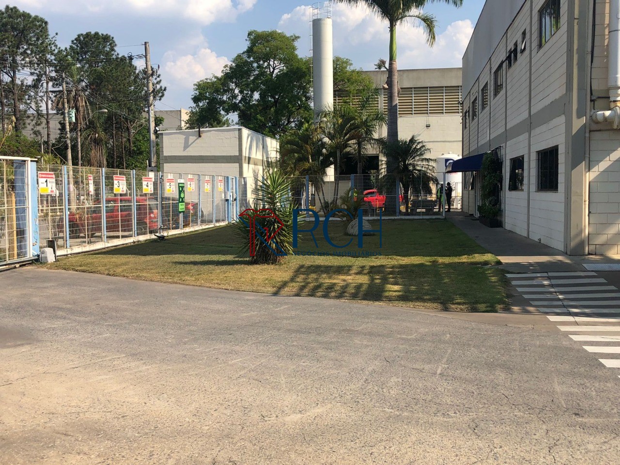Galpão/Depósito/Armazém para Alugar, 2700 m² por R$ 52.000/Mês