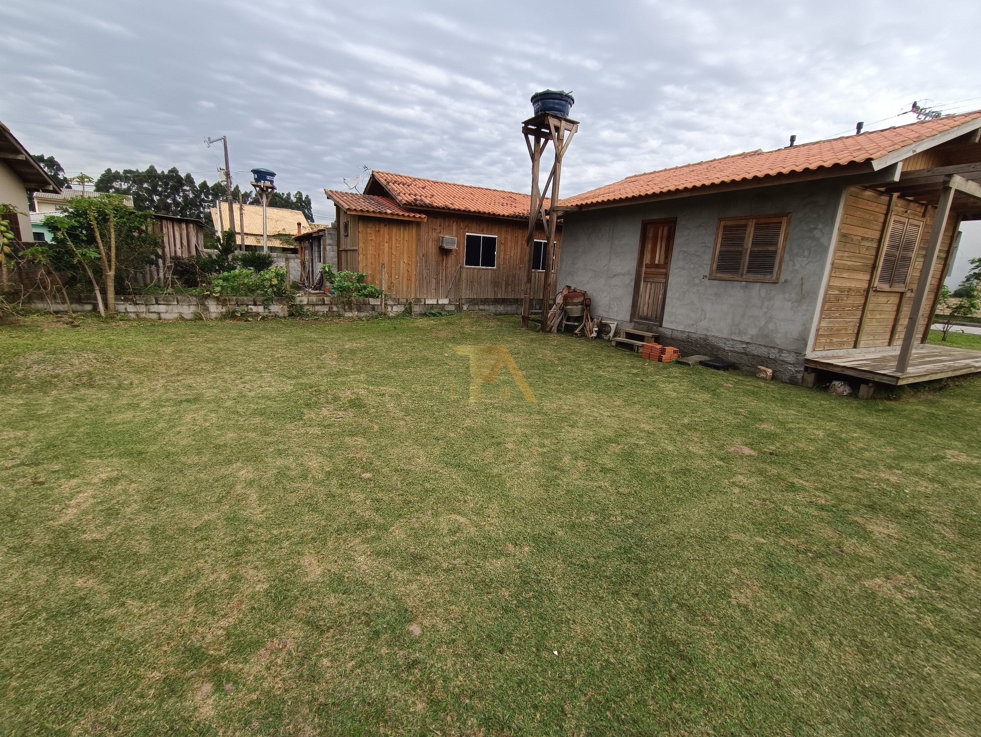Casa com 1 dormitório e terreno de 350 m² Campo Duna, Garopaba - SC