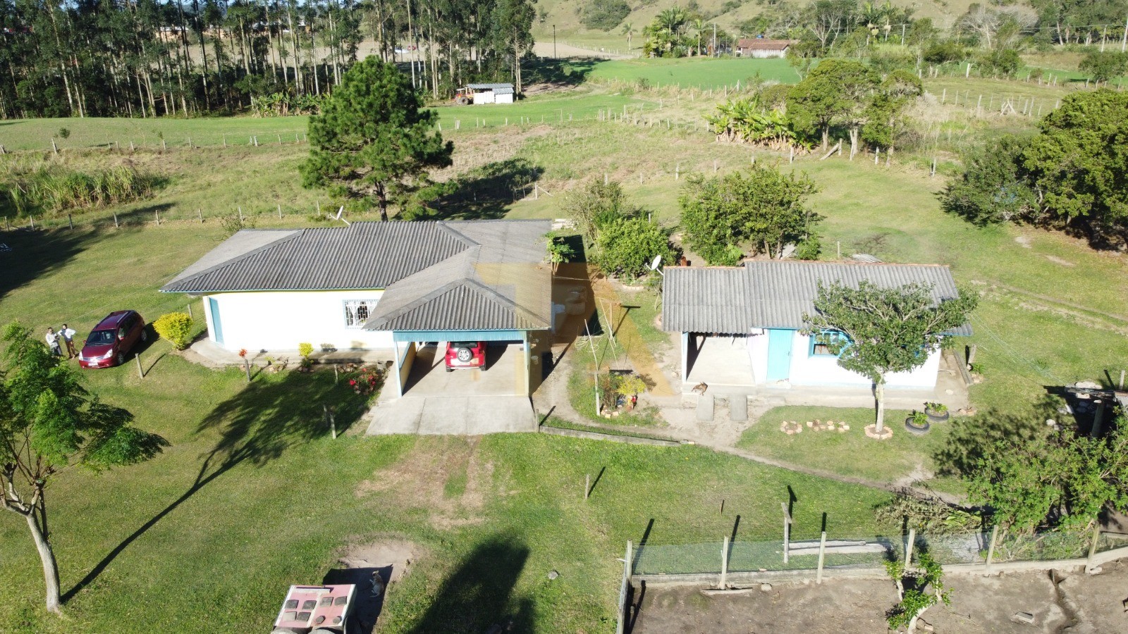 Sítio encantador 2 hectares com 2 casas construídas à venda 