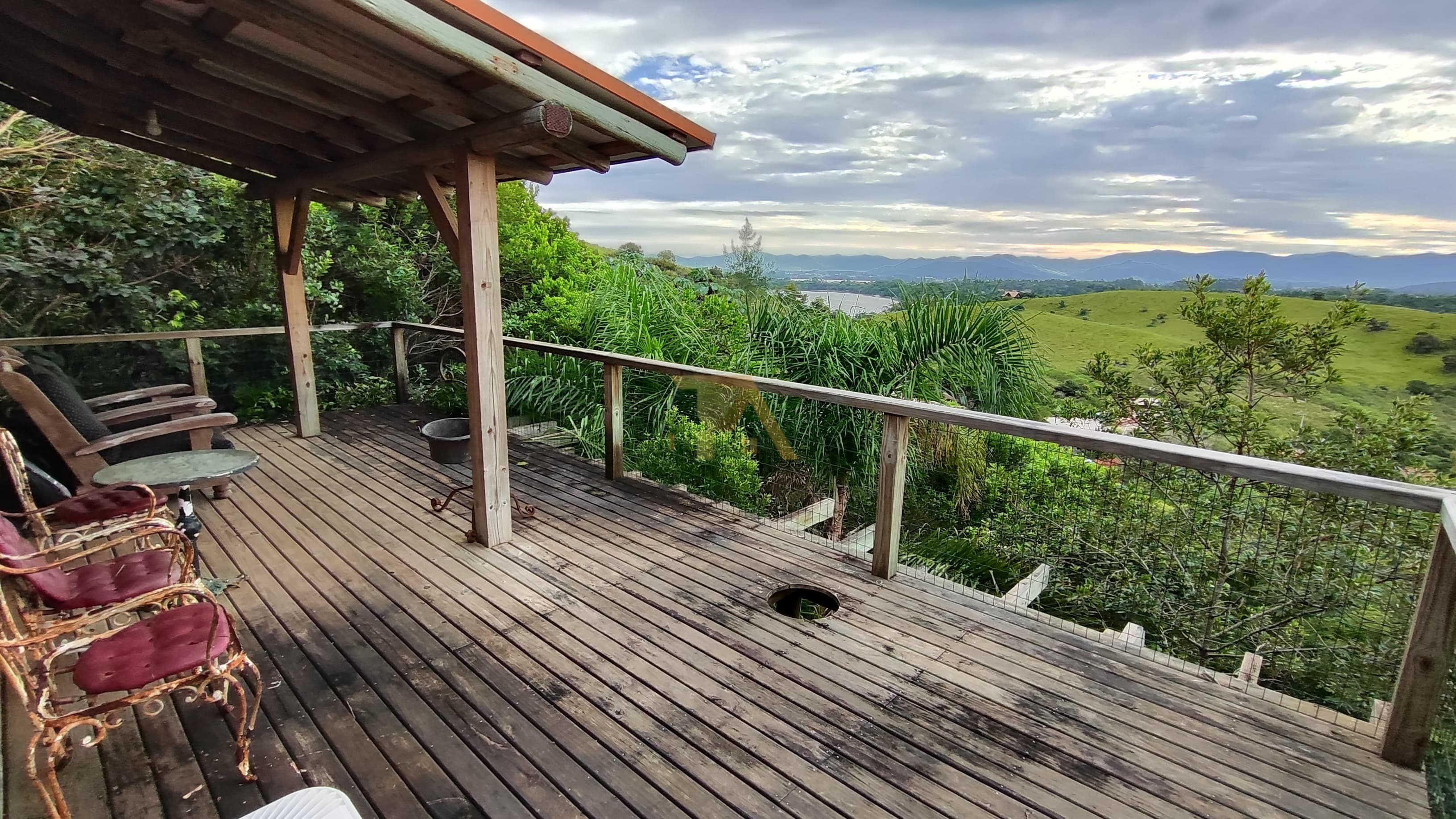 Casa em meio a Natureza no Caminho do Rei Praia do Rosa, Imbituba - SC
