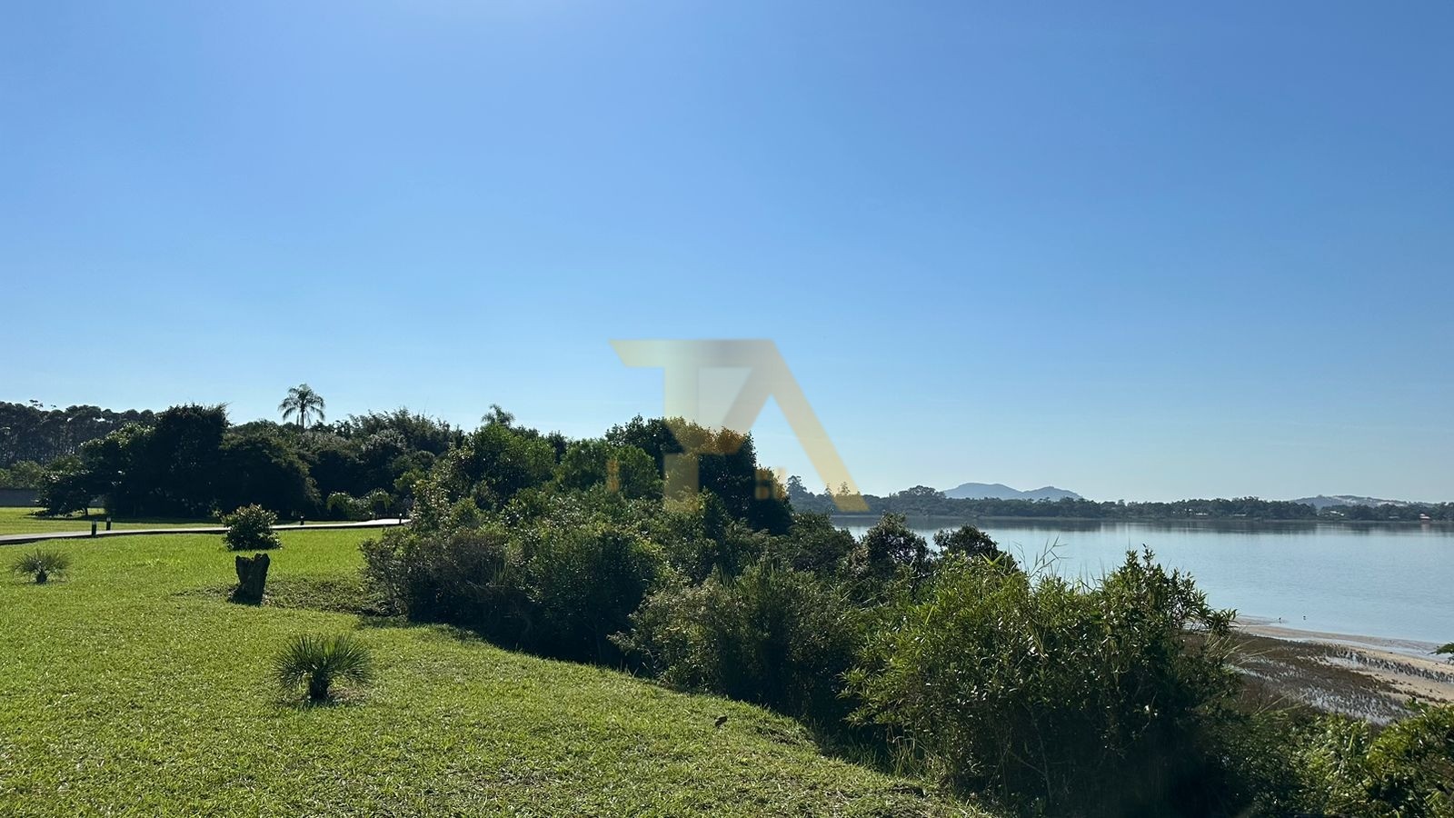 Terreno de 652,27m² Condomínio Aqualina Lake Club Imbituba - SC