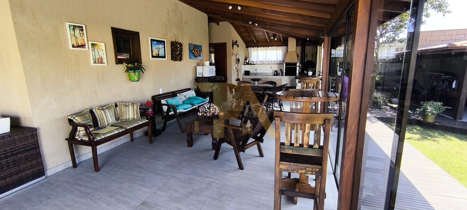 Casa com Piscina e Jardim na Lagoa de Ibiraquera Imbituba - SC