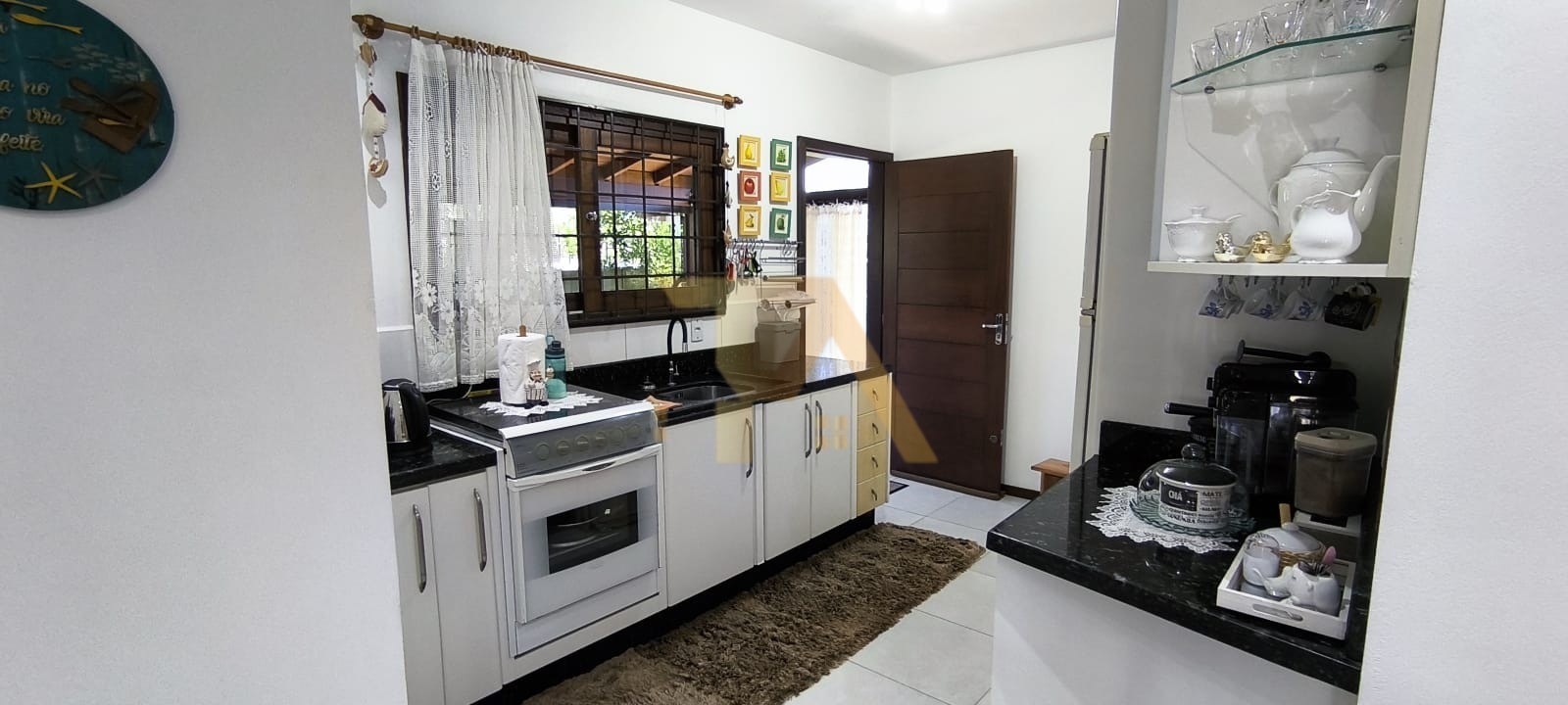 Casa com Piscina e Jardim na Lagoa de Ibiraquera Imbituba - SC