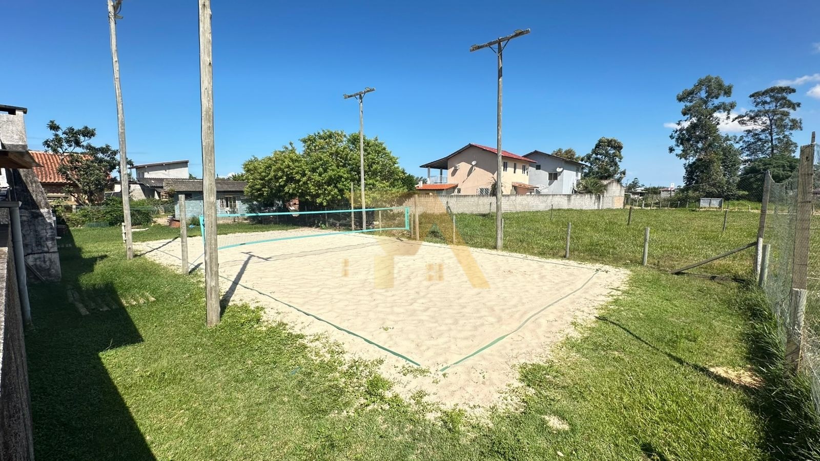 Imperdível Casa à Venda em Imbituba-SC, Bairro Araçatuba: 3 Quartos, 1 Suíte, 3 Salas, 2 Banheiros, 4 Vagas de Garagem, 1.250m².