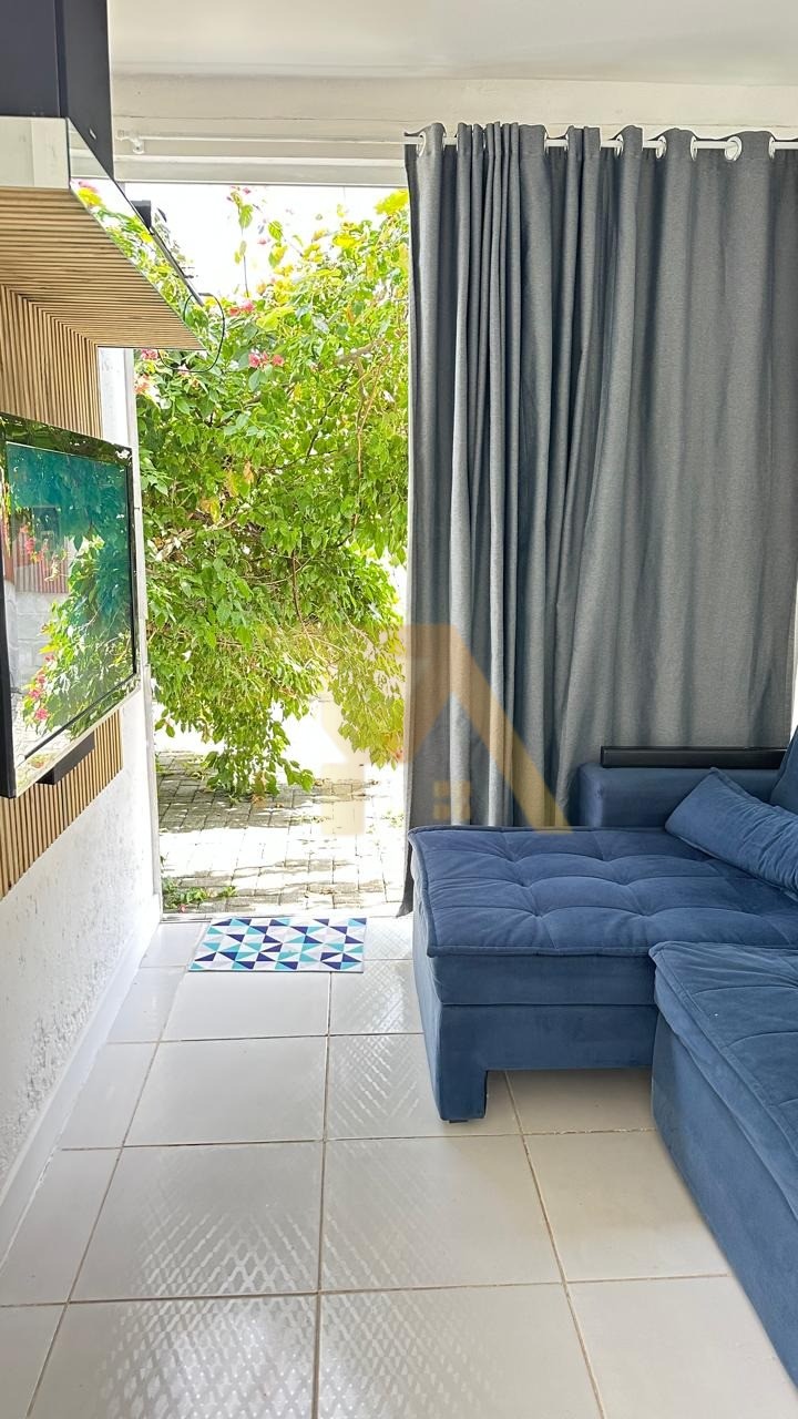 Casa à venda em Garopaba-SC, bairro Encantada: 1 quarto, 2 salas, 1 banheiro, 2 vagas de garagem, 60m² de área, amplo terreno de 700m2, lindo jardim.