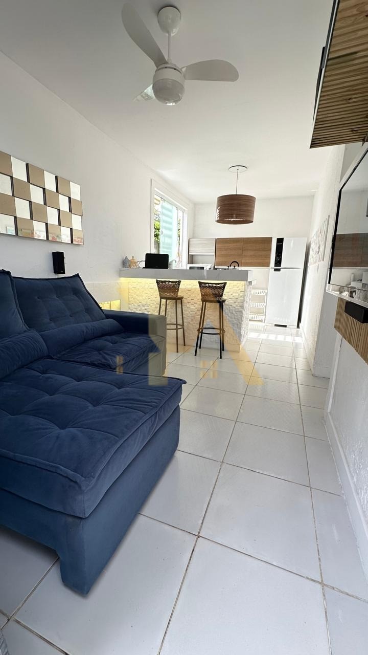 Casa à venda em Garopaba-SC, bairro Encantada: 1 quarto, 2 salas, 1 banheiro, 2 vagas de garagem, 60m² de área, amplo terreno de 700m2, lindo jardim.