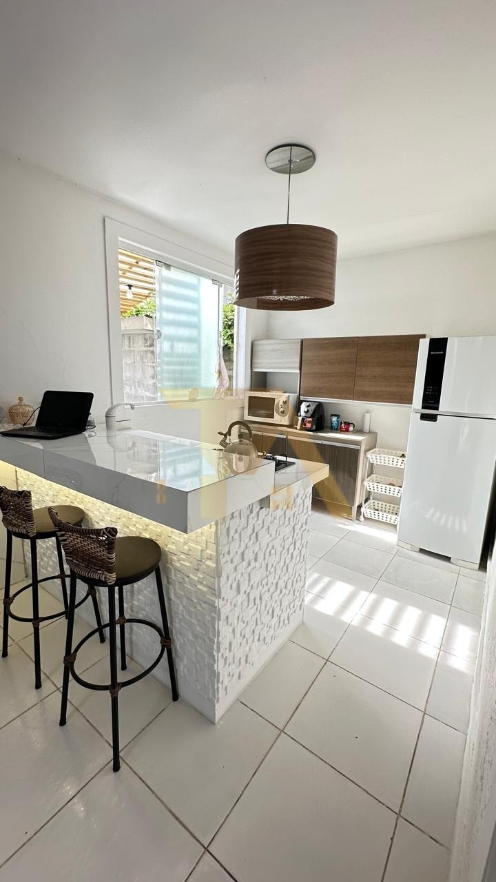 Casa à venda em Garopaba-SC, bairro Encantada: 1 quarto, 2 salas, 1 banheiro, 2 vagas de garagem, 60m² de área, amplo terreno de 700m2, lindo jardim.