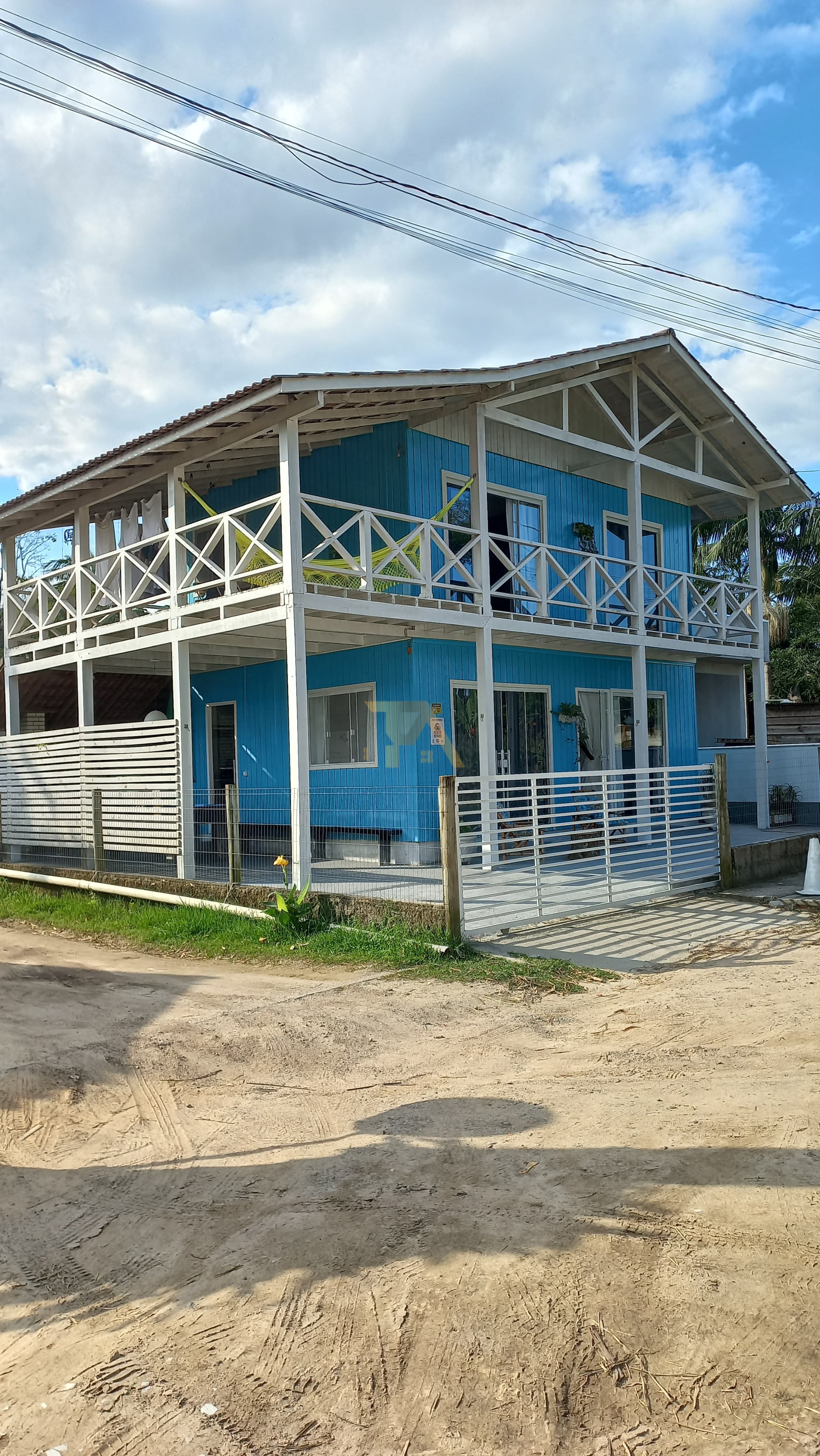 Casa com 4 Dormitórios à venda, 120 m² por R$ 450.000,00 Casa com 4 Dormitórios à venda, 120 m² por R$ 450.000,00