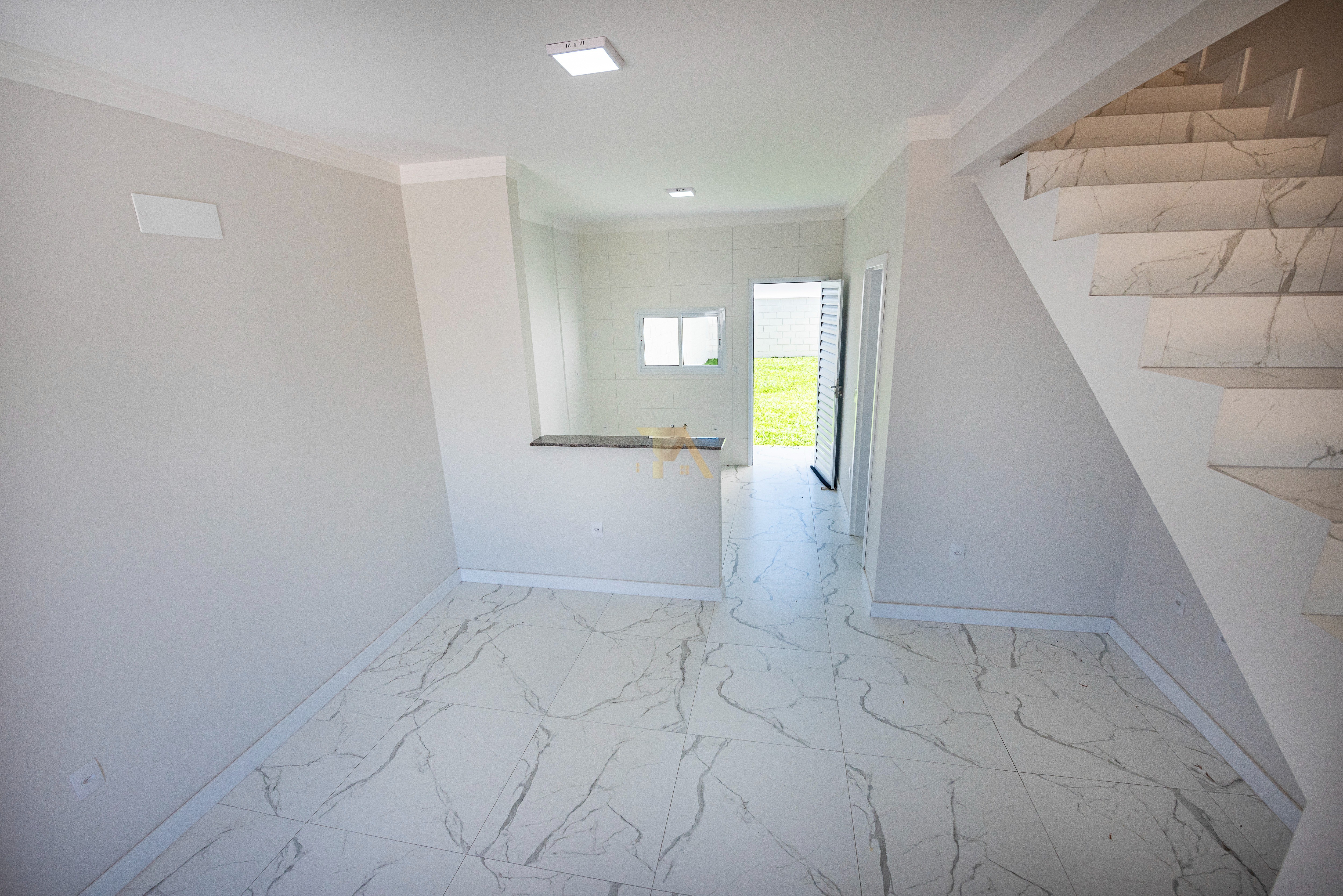 Casa com 2 Dormitórios à venda, 69 m² por R$ 435.000,00 Casa com 2 Dormitórios à venda, 69 m² por R$ 435.000,00