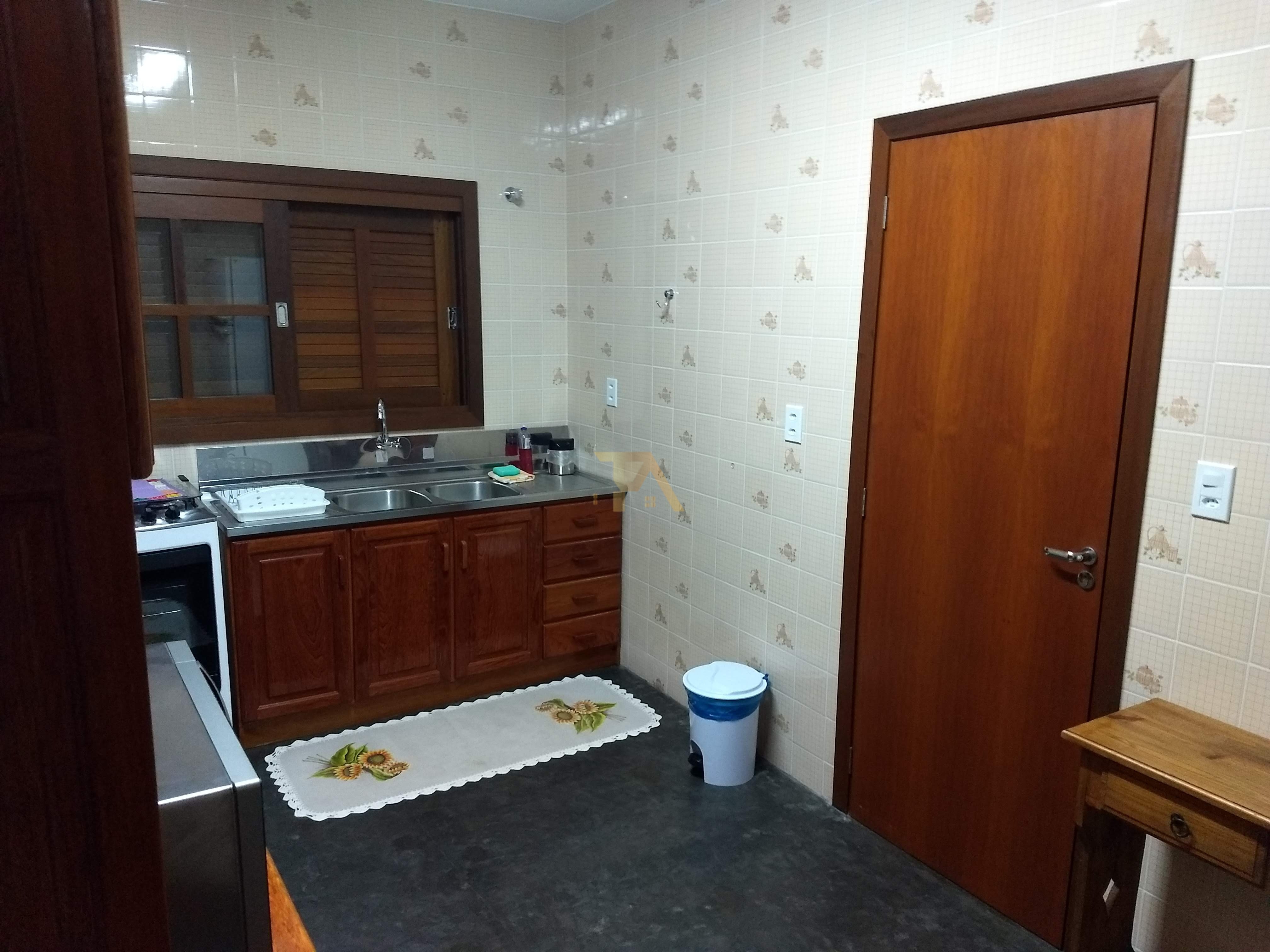 Casa com 5 Dormitórios à venda, 1 m² por R$ 1.590.000,00 Casa com 5 Dormitórios à venda, 1 m² por R$ 1.590.000,00