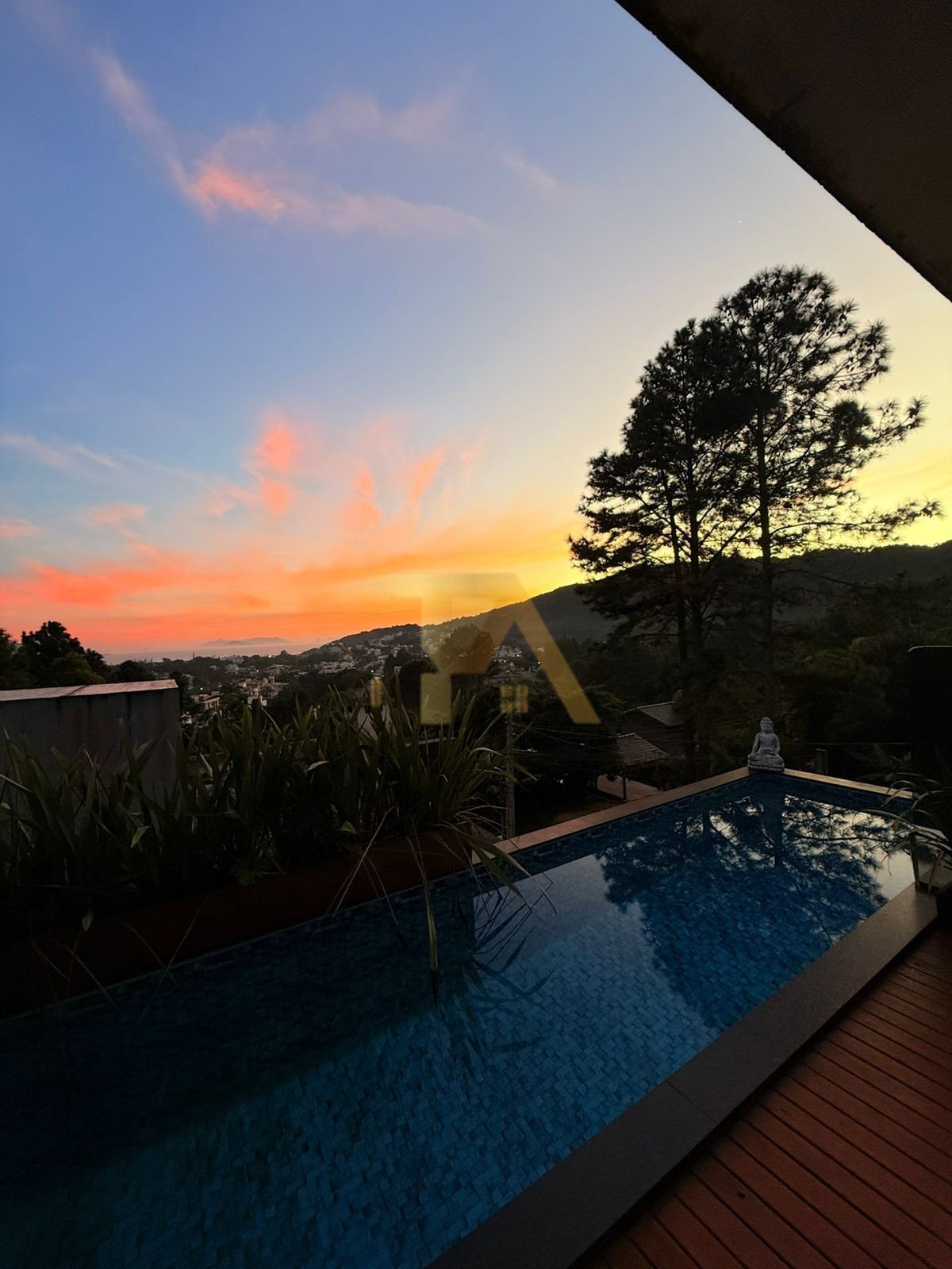 Casa com 3 Dormitórios à venda, 330 m² por R$ 2.500.000,00 Casa com 3 Dormitórios à venda, 330 m² por R$ 2.500.000,00