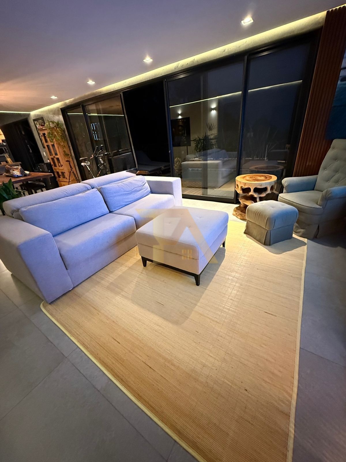 Casa com 3 Dormitórios à venda, 330 m² por R$ 2.500.000,00 Casa com 3 Dormitórios à venda, 330 m² por R$ 2.500.000,00