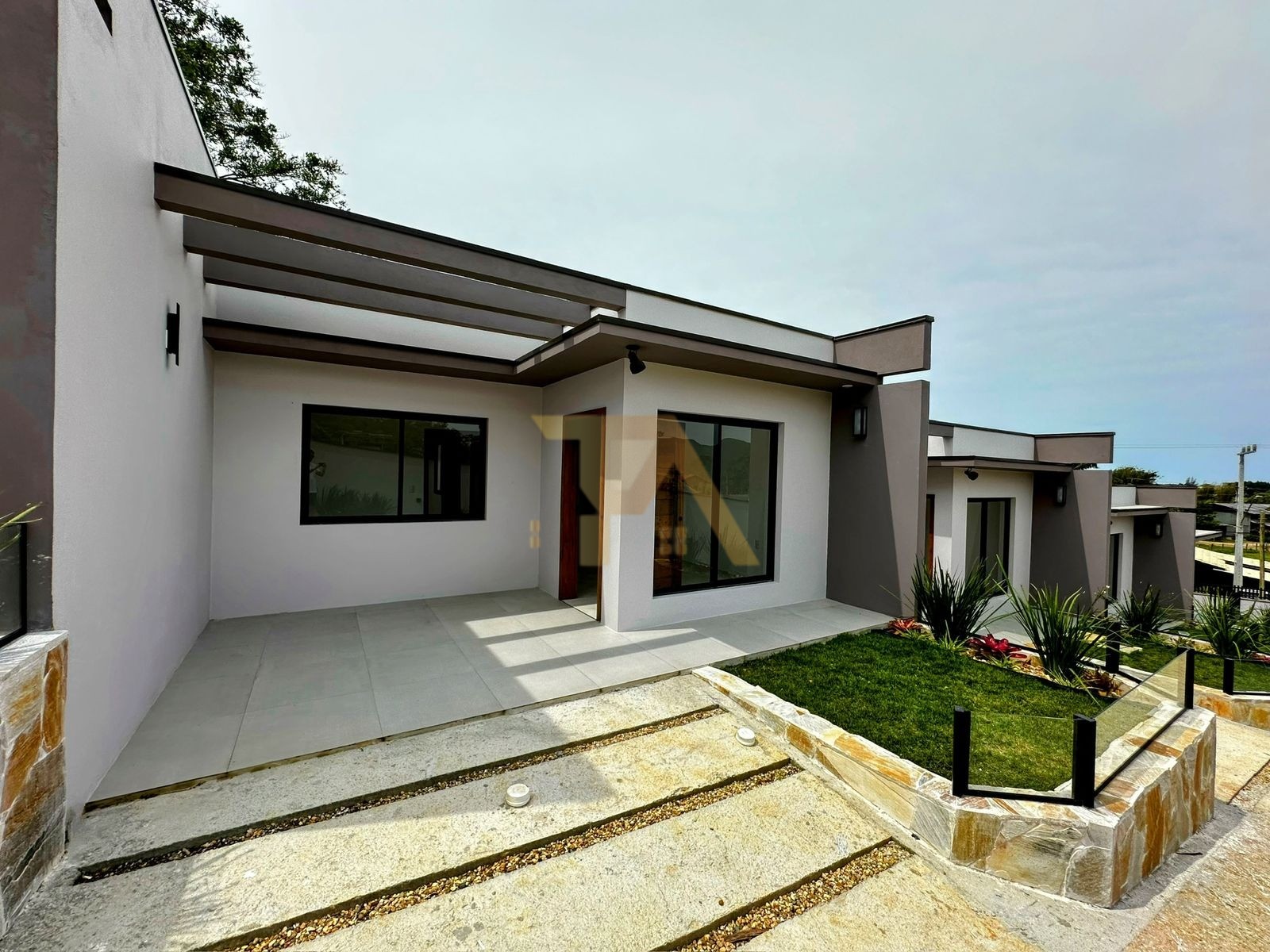 Casa com 2 Dormitórios à venda, 52 m² por R$ 455.000,00 Casa com 2 Dormitórios à venda, 52 m² por R$ 455.000,00