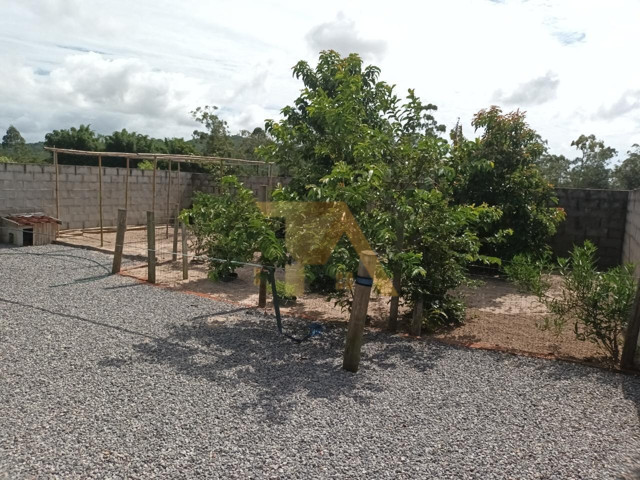 Casa com 2 Dormitórios à venda, 63 m² por R$ 200.000,00 Casa com 2 Dormitórios à venda, 63 m² por R$ 200.000,00