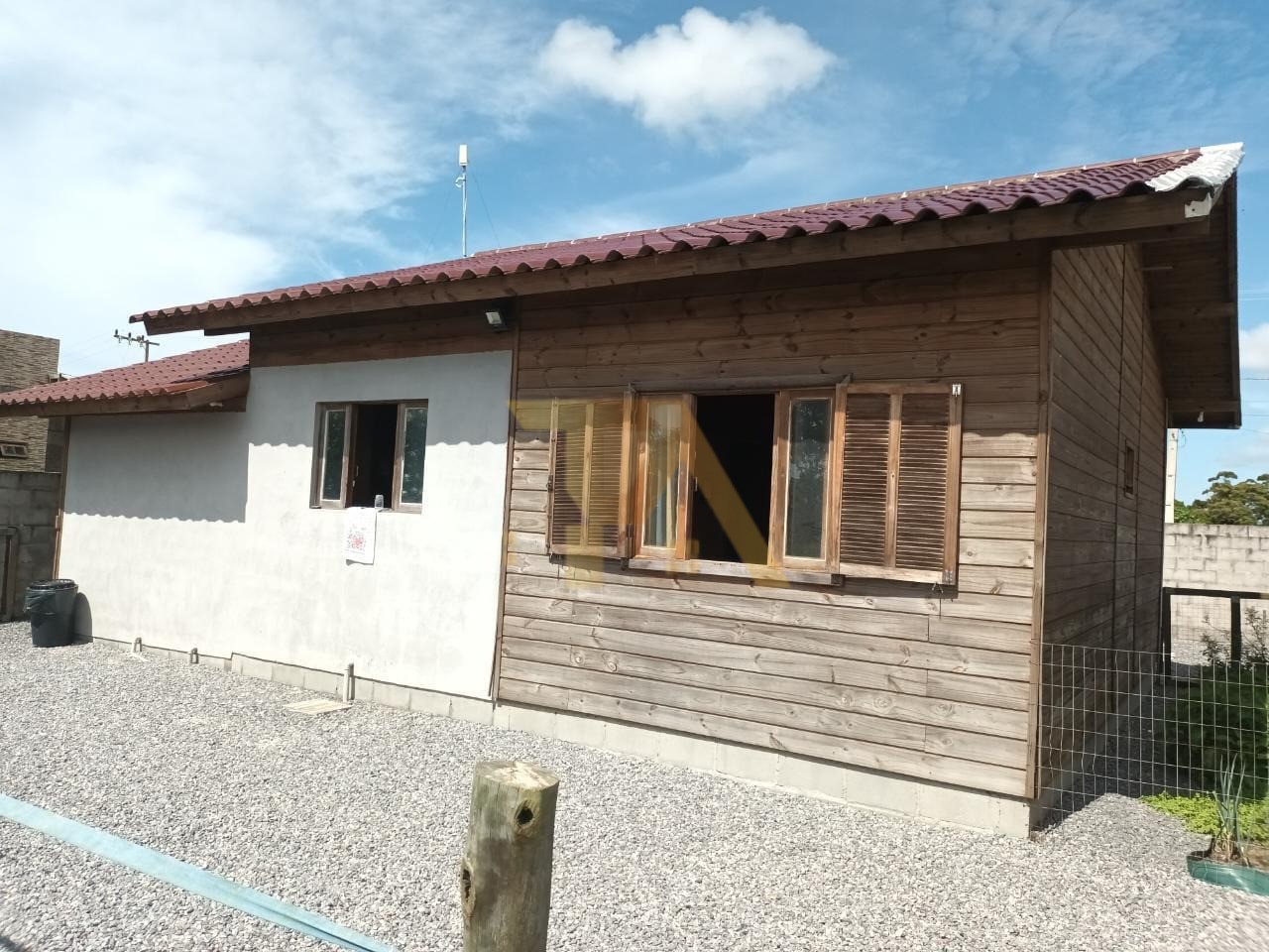 Casa com 2 Dormitórios à venda, 63 m² por R$ 200.000,00 Casa com 2 Dormitórios à venda, 63 m² por R$ 200.000,00