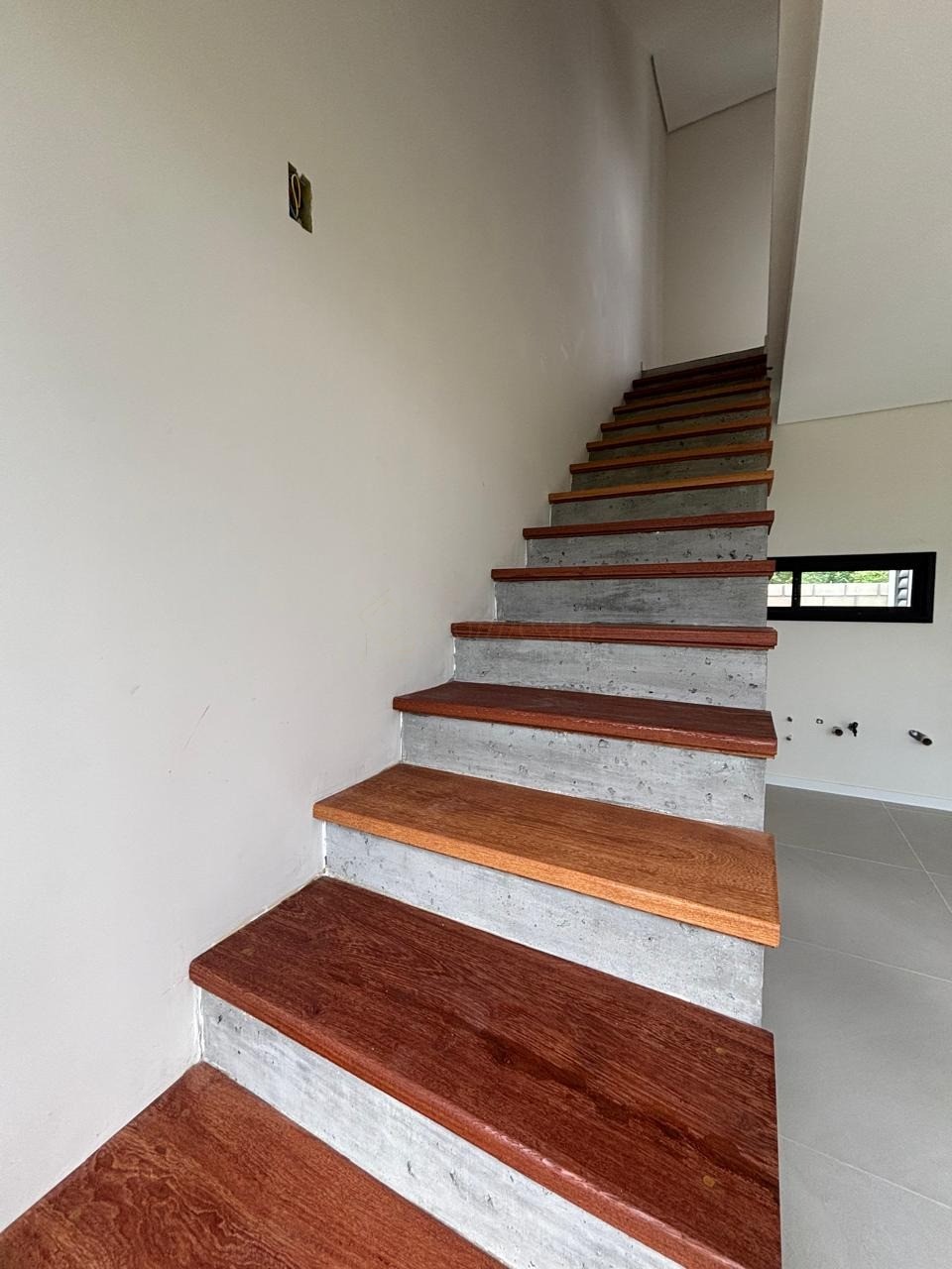 Casa à Venda em Garopaba-SC: Conforto, Segurança e Qualidade de Vida! Unidade 1 na Planta e Unidade 2 Pronta para Morar. Venha Conhecer!