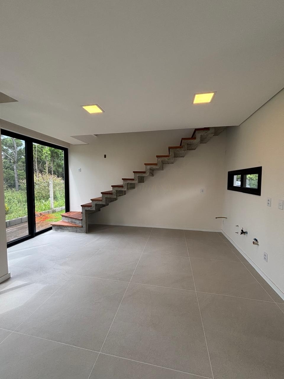 Casa à Venda em Garopaba-SC: Conforto, Segurança e Qualidade de Vida! Unidade 1 na Planta e Unidade 2 Pronta para Morar. Venha Conhecer!