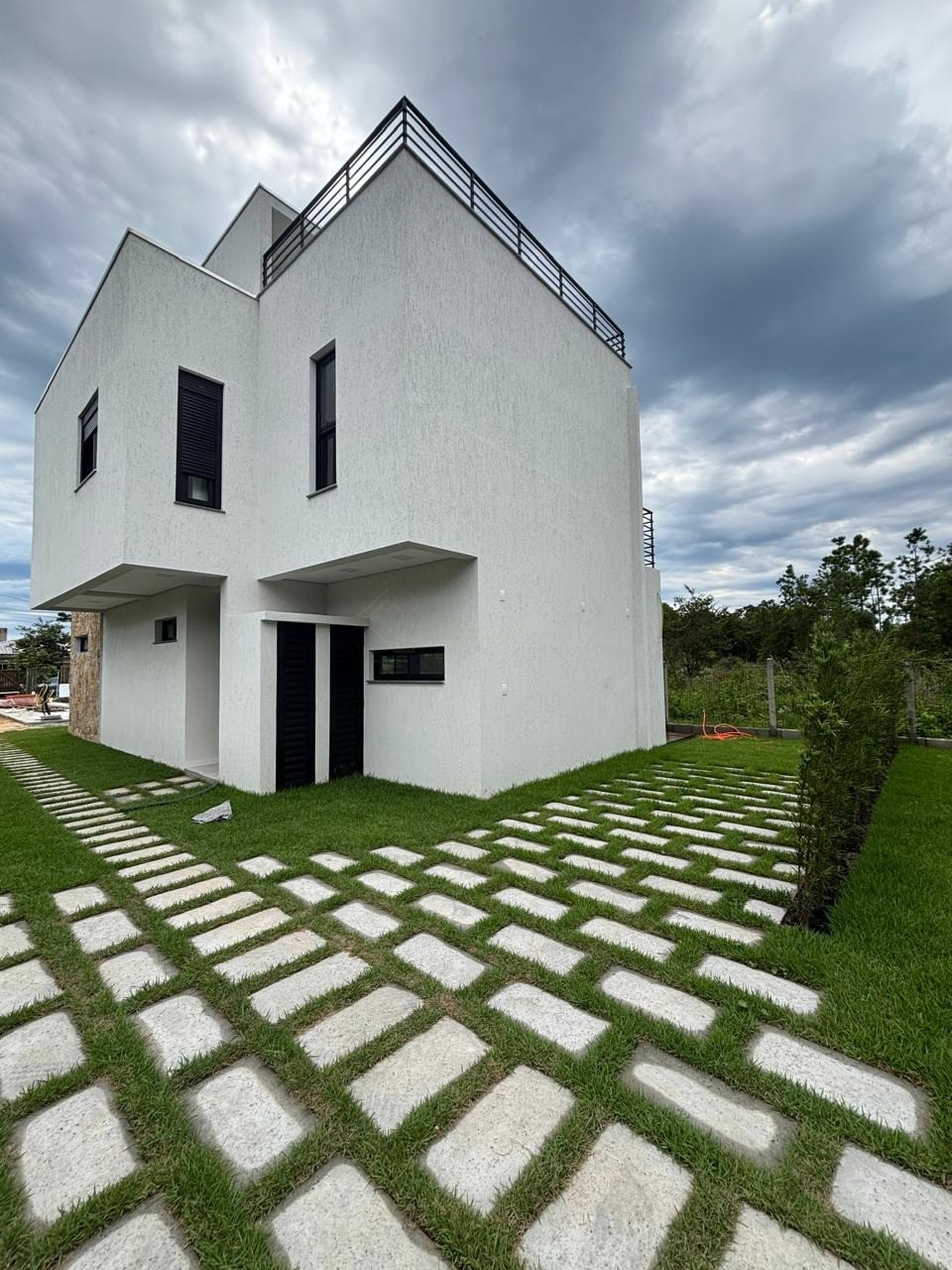 Casa à Venda em Garopaba-SC: Conforto, Segurança e Qualidade de Vida! Unidade 1 na Planta e Unidade 2 Pronta para Morar. Venha Conhecer!