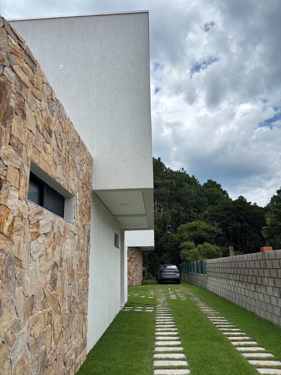 Casa à Venda em Garopaba-SC: Conforto, Segurança e Qualidade de Vida! Unidade 1 na Planta e Unidade 2 Pronta para Morar. Venha Conhecer!