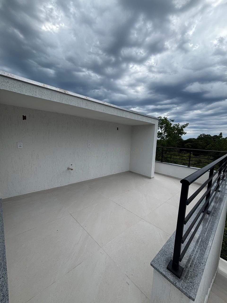 Casa à Venda em Garopaba-SC: Conforto, Segurança e Qualidade de Vida! Unidade 1 na Planta e Unidade 2 Pronta para Morar. Venha Conhecer!