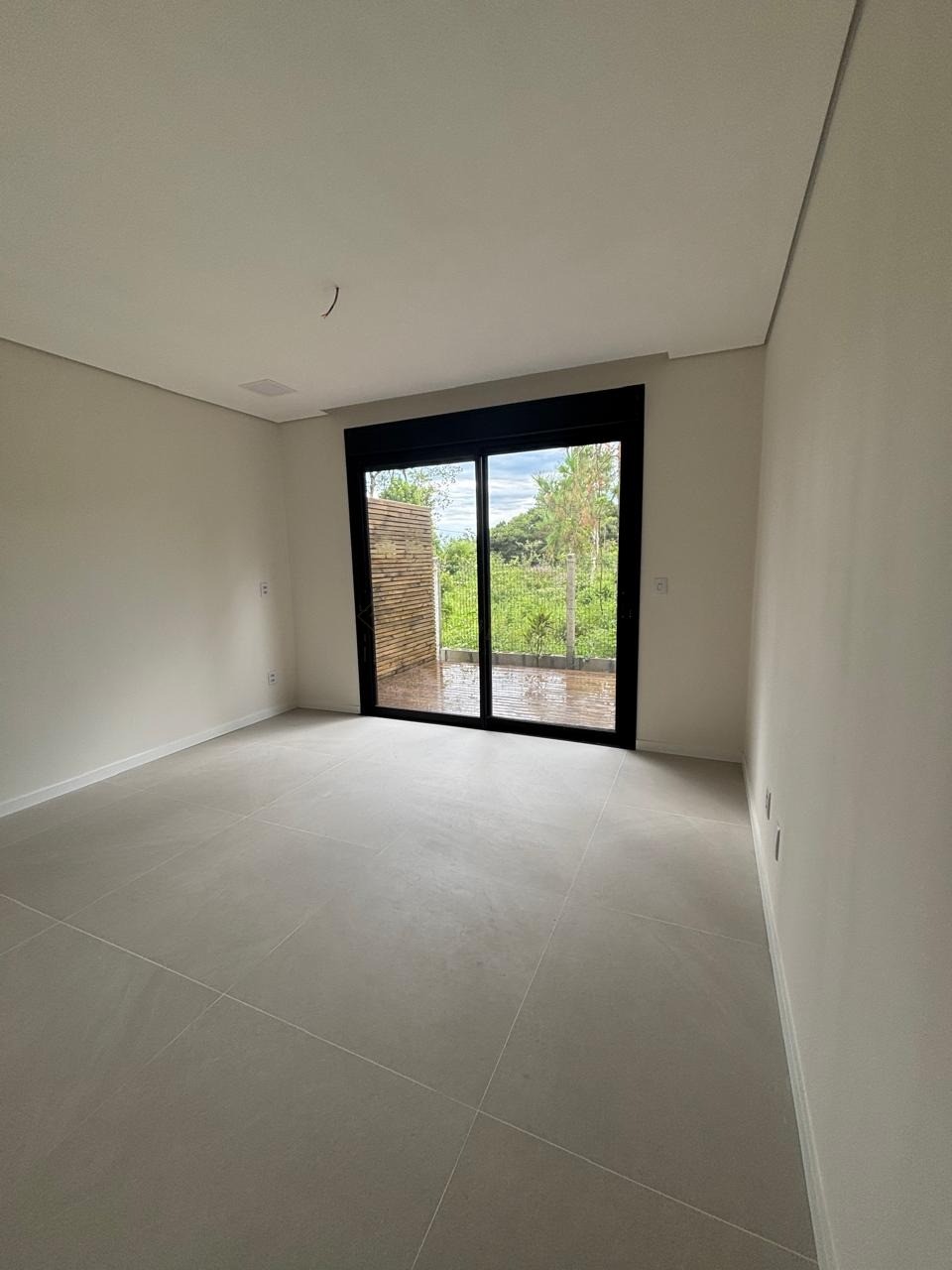Casa à Venda em Garopaba-SC: Conforto, Segurança e Qualidade de Vida! Unidade 1 na Planta e Unidade 2 Pronta para Morar. Venha Conhecer!