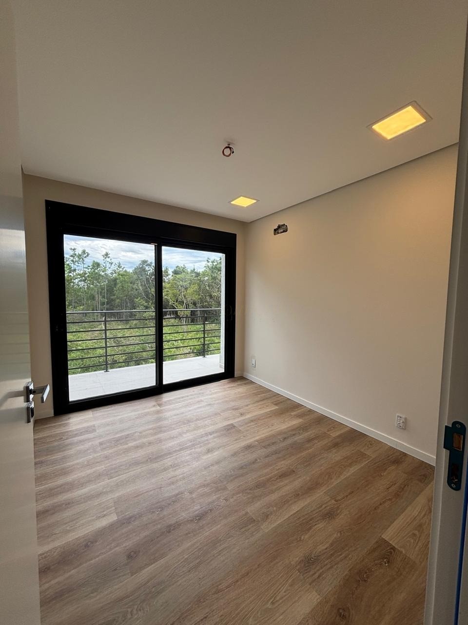 Casa à Venda em Garopaba-SC: Conforto, Segurança e Qualidade de Vida! Unidade 1 na Planta e Unidade 2 Pronta para Morar. Venha Conhecer!