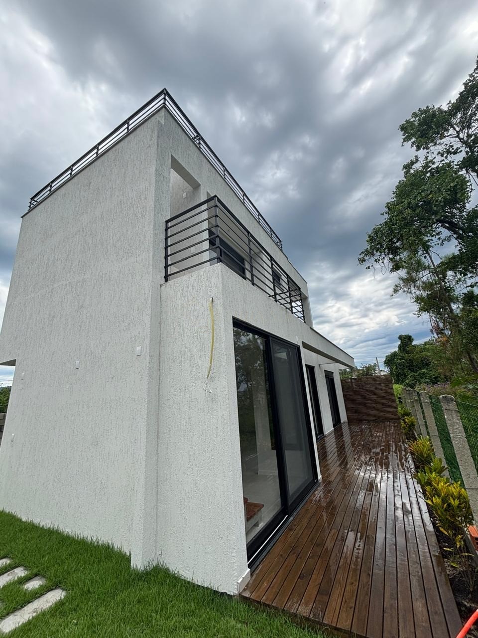 Casa à Venda em Garopaba-SC: Conforto, Segurança e Qualidade de Vida! Unidade 1 na Planta e Unidade 2 Pronta para Morar. Venha Conhecer!