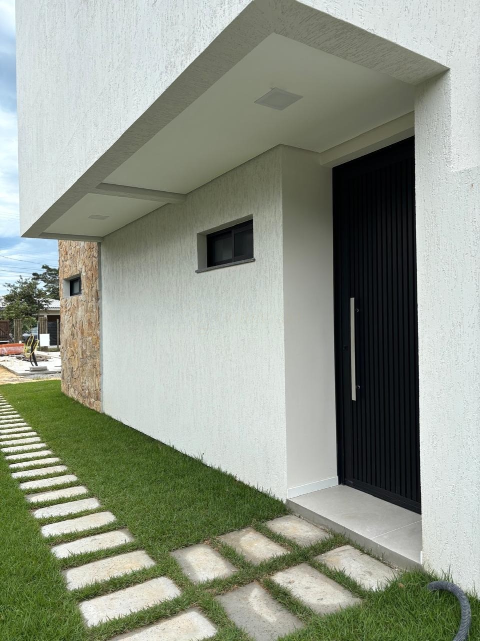 Casa à Venda em Garopaba-SC: Conforto, Segurança e Qualidade de Vida! Unidade 1 na Planta e Unidade 2 Pronta para Morar. Venha Conhecer!