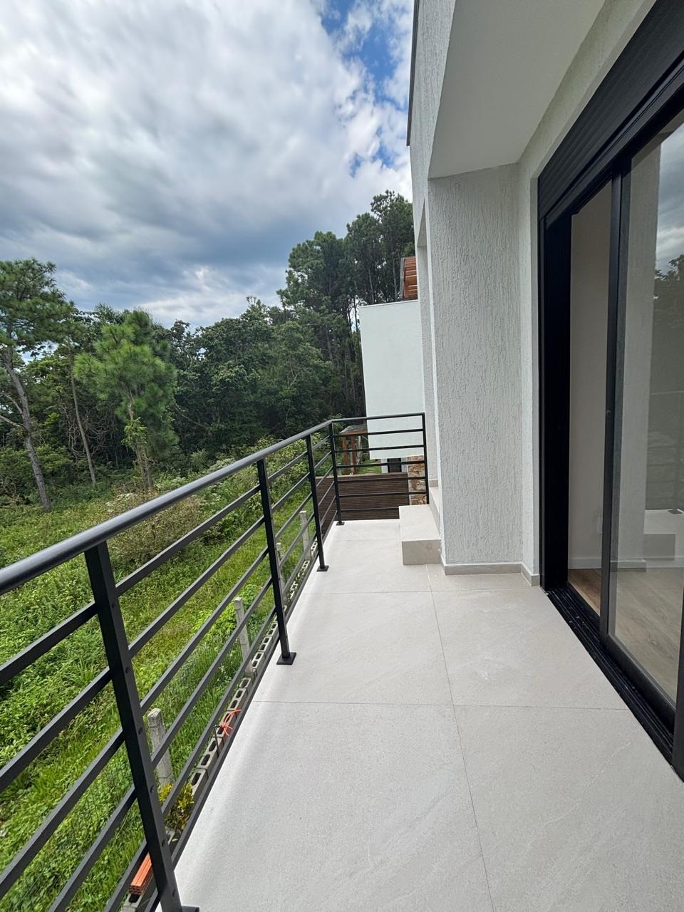 Casa à Venda em Garopaba-SC: Conforto, Segurança e Qualidade de Vida! Unidade 1 na Planta e Unidade 2 Pronta para Morar. Venha Conhecer!