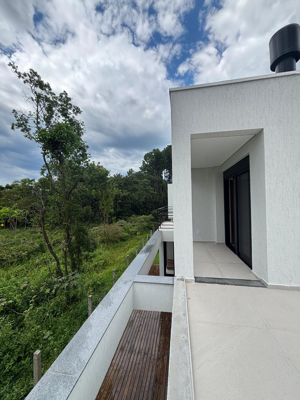 Casa à Venda em Garopaba-SC: Conforto, Segurança e Qualidade de Vida! Unidade 1 na Planta e Unidade 2 Pronta para Morar. Venha Conhecer!