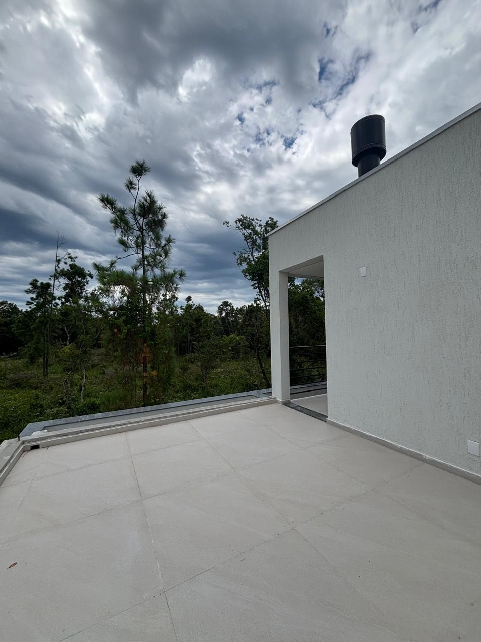 Casa à Venda em Garopaba-SC: Conforto, Segurança e Qualidade de Vida! Unidade 1 na Planta e Unidade 2 Pronta para Morar. Venha Conhecer!