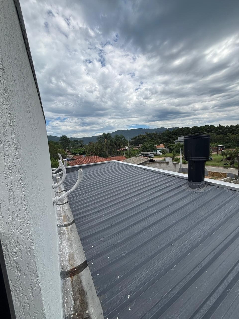 Casa à Venda em Garopaba-SC: Conforto, Segurança e Qualidade de Vida! Unidade 1 na Planta e Unidade 2 Pronta para Morar. Venha Conhecer!