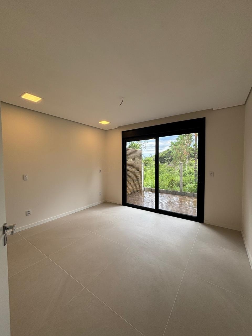 Casa à Venda em Garopaba-SC: Conforto, Segurança e Qualidade de Vida! Unidade 1 na Planta e Unidade 2 Pronta para Morar. Venha Conhecer!