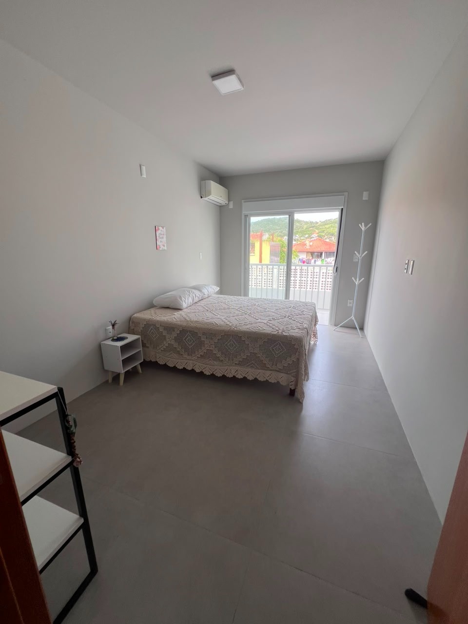 Sobrados no Centro de Garopaba: Casa à venda com 2 quartos, 2 banheiros e 91,37 m² - A partir de R$ 919 mil!