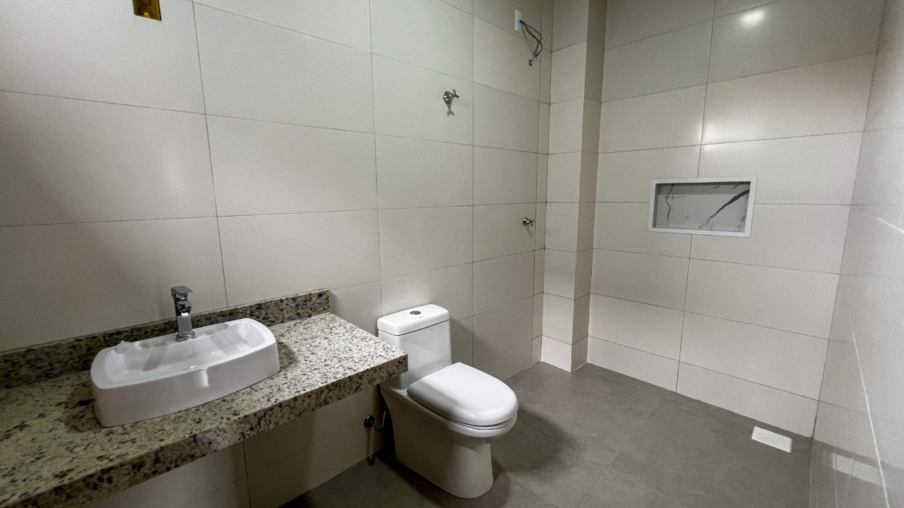 Sobrados no Centro de Garopaba: Casa à venda com 2 quartos, 2 banheiros e 91,37 m² - A partir de R$ 919 mil!