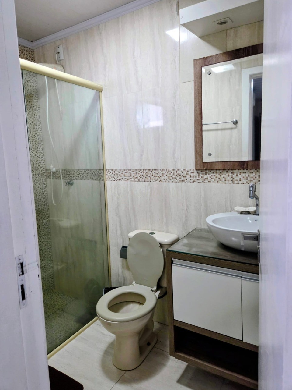 Casa à Venda em Garopaba-SC, Centro: 7 Quartos, 1 Suíte, 4 Salas, 5 Banheiros, 6 Vagas de Garagem - 346m² de Área