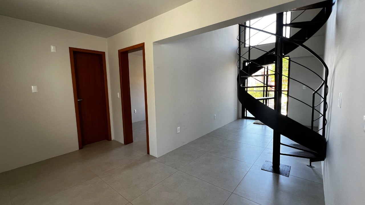 Sobrados no Centro de Garopaba: Casa à venda com 2 quartos, 2 banheiros e 91,37 m² - A partir de R$ 919 mil!
