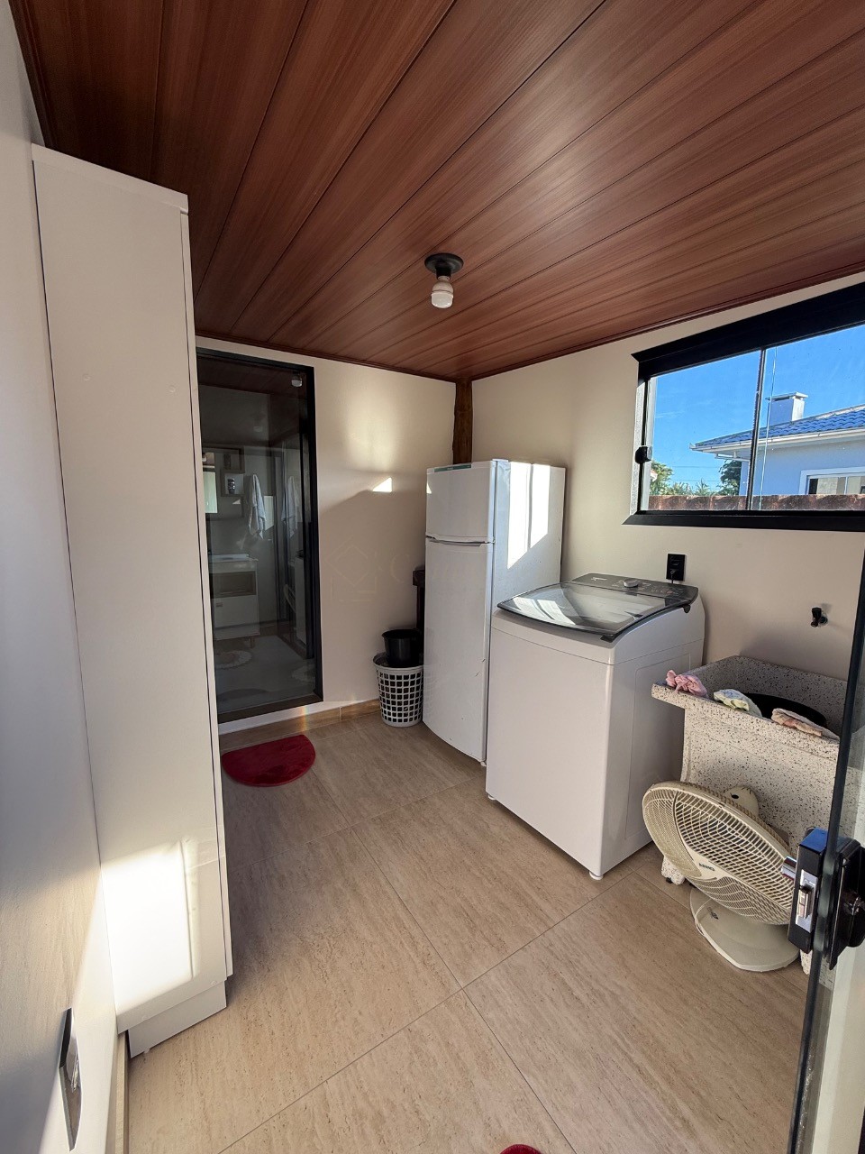 Imperdível residência à venda em Garopaba-SC, bairro Ressacada: 3 quartos, 2 salas, 5 vagas e 980m² de área!
