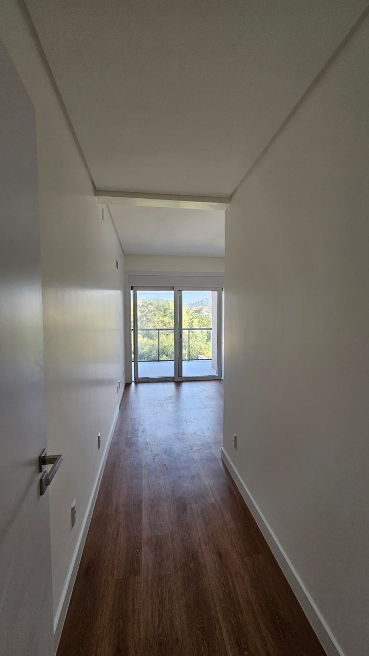 Casa de luxo à venda em Garopaba-SC, no Centro: 3 suítes, 2 salas, 3.5 banheiros, 2 vagas de garagem, 163m².