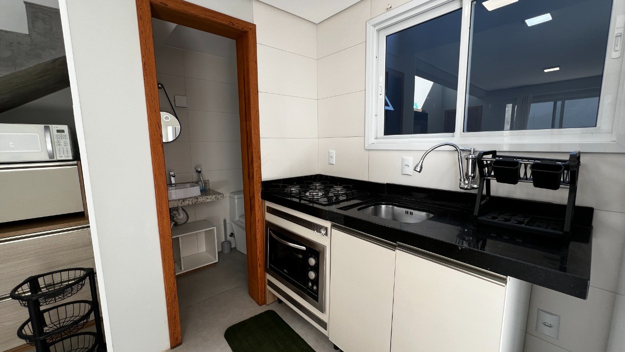 Sobrados no centro de garopaba: casa à venda com 2 quartos, 