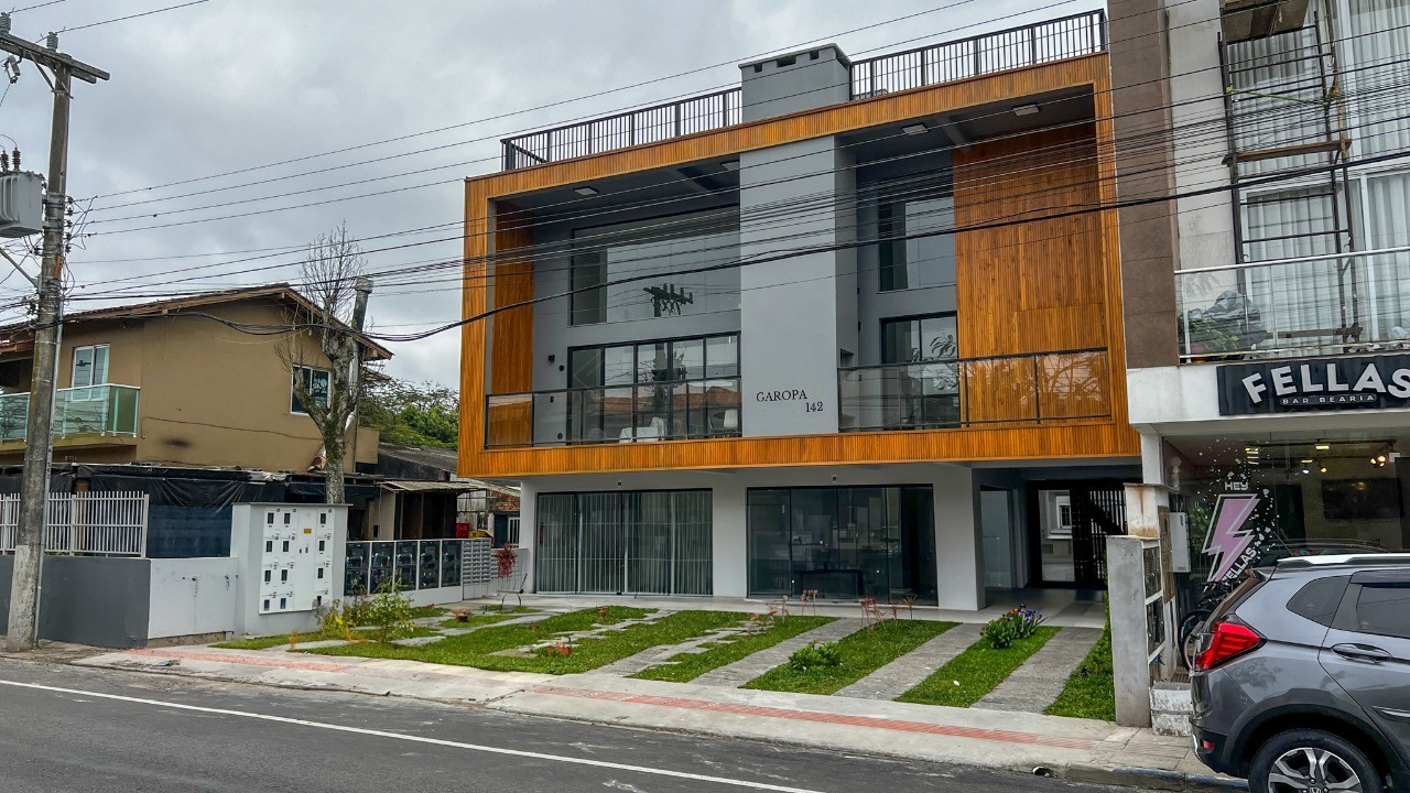 Sobrados no Centro de Garopaba: Casa à venda com 2 quartos, 2 banheiros e 91,37 m² - A partir de R$ 919 mil!