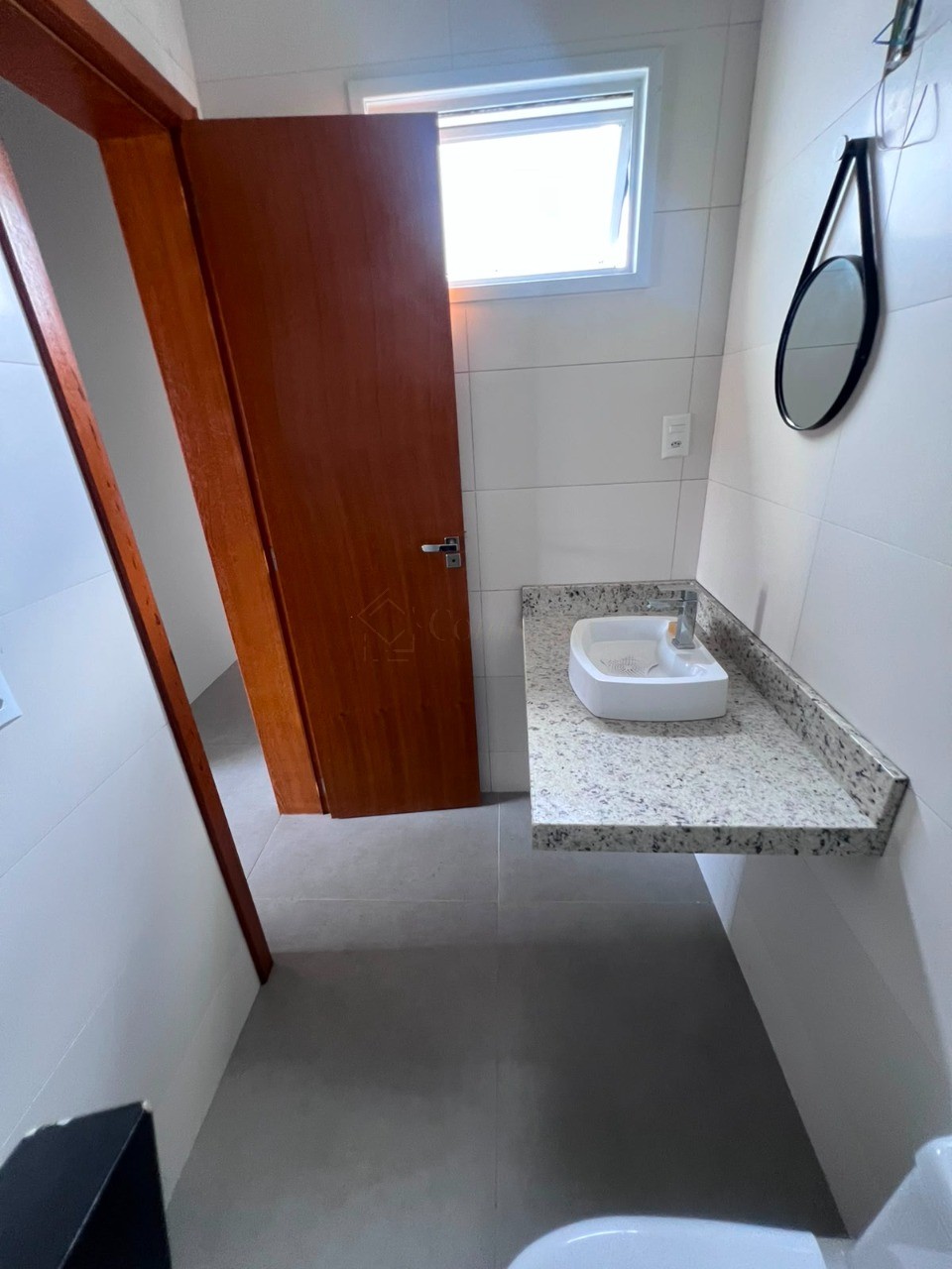Sobrados no Centro de Garopaba: Casa à venda com 2 quartos, 2 banheiros e 91,37 m² - A partir de R$ 919 mil!