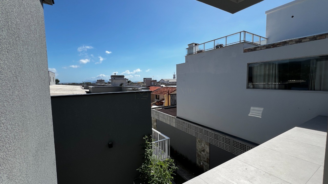 Sobrados no Centro de Garopaba: Casa à venda com 2 quartos, 2 banheiros e 91,37 m² - A partir de R$ 919 mil!