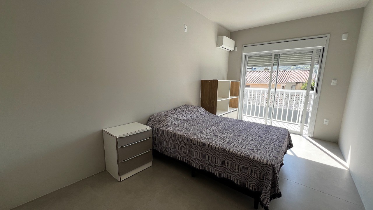 Sobrados no centro de garopaba: casa à venda com 2 quartos, 